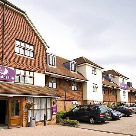 Premier Inn London Gatwick Airport South - London Road Кролі Екстер'єр фото