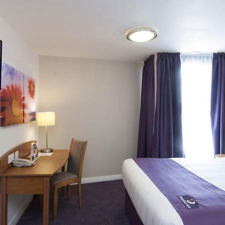 Premier Inn London Gatwick Airport South - London Road Кролі Екстер'єр фото