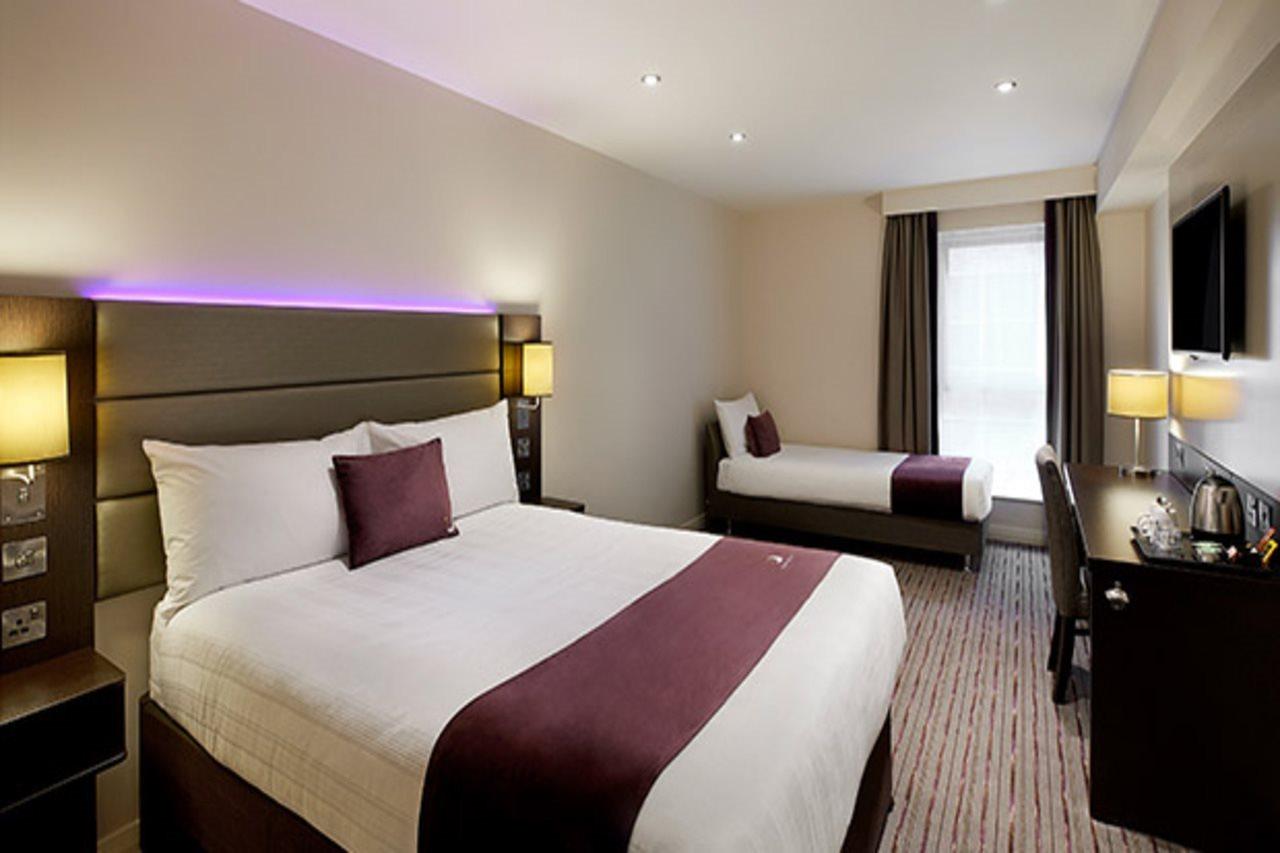 Premier Inn London Gatwick Airport South - London Road Кролі Екстер'єр фото