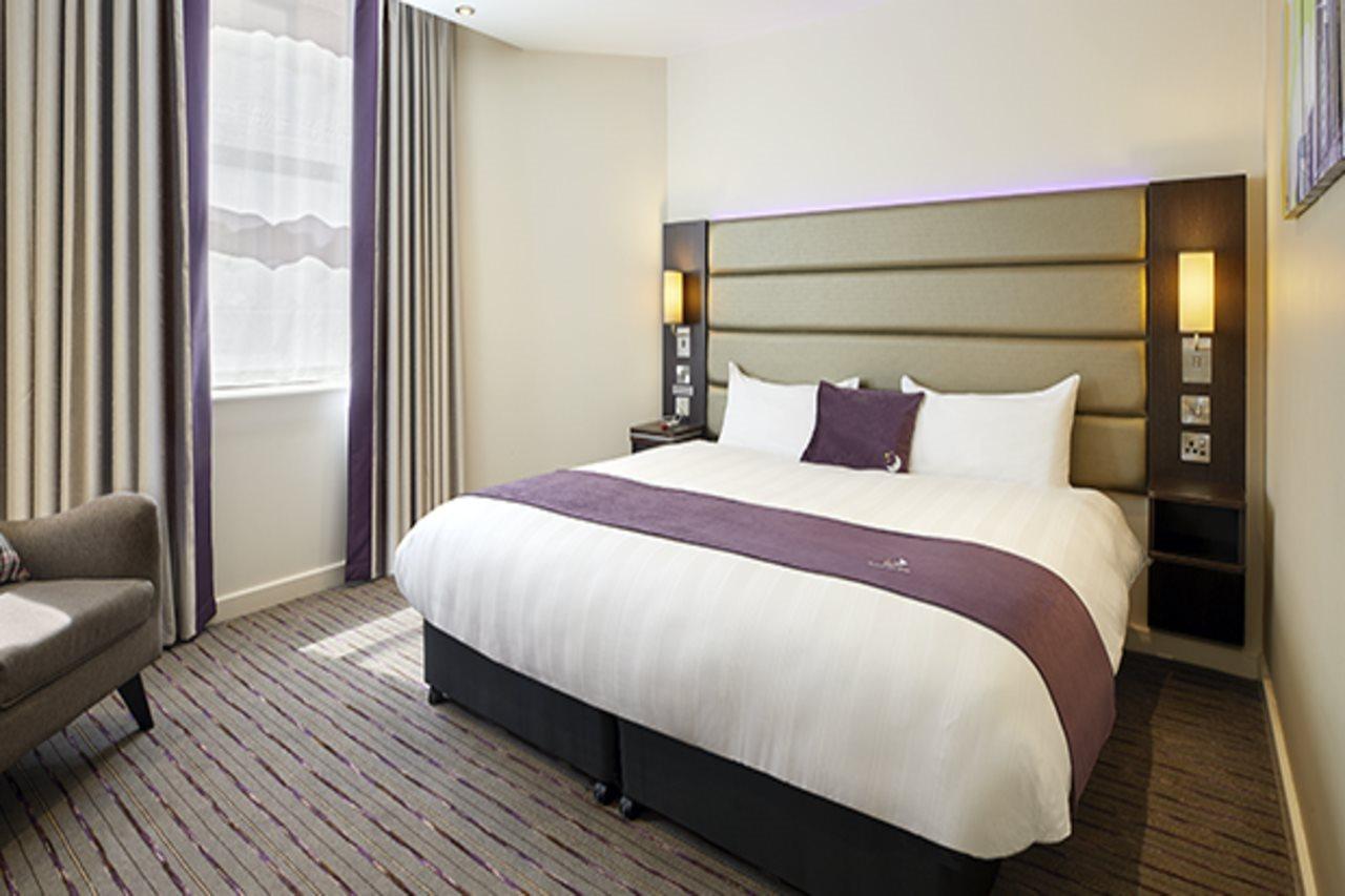 Premier Inn London Gatwick Airport South - London Road Кролі Екстер'єр фото