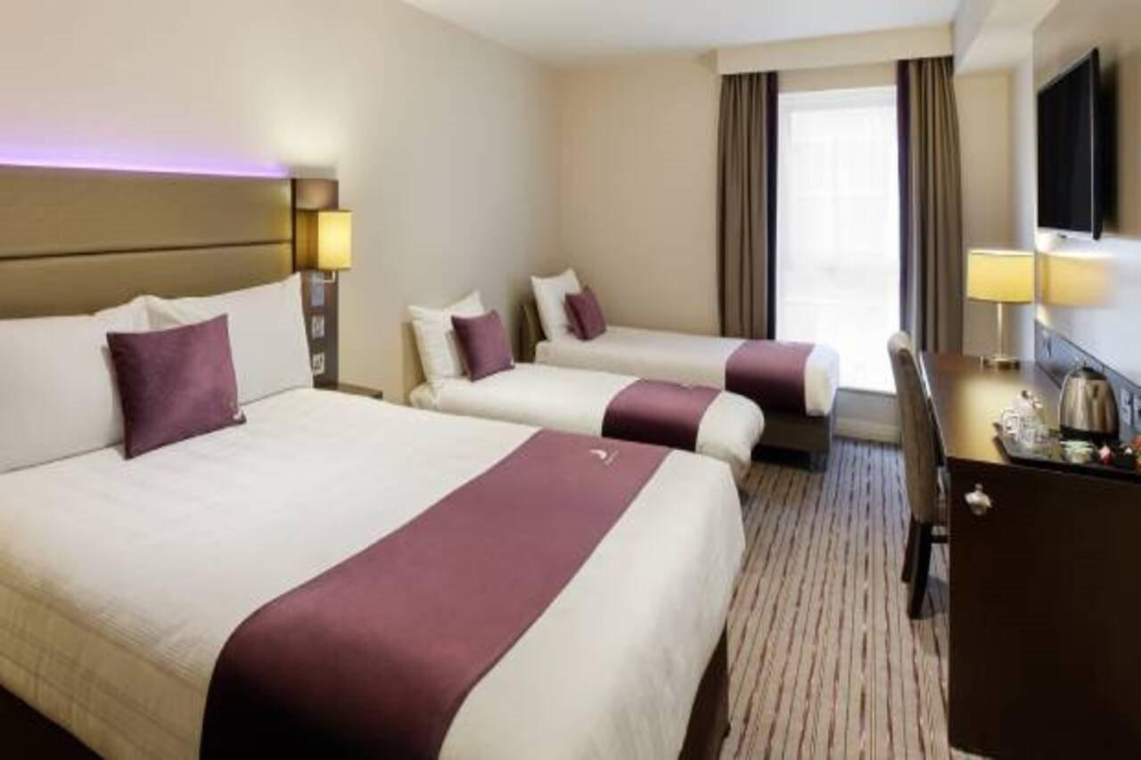 Premier Inn London Gatwick Airport South - London Road Кролі Екстер'єр фото