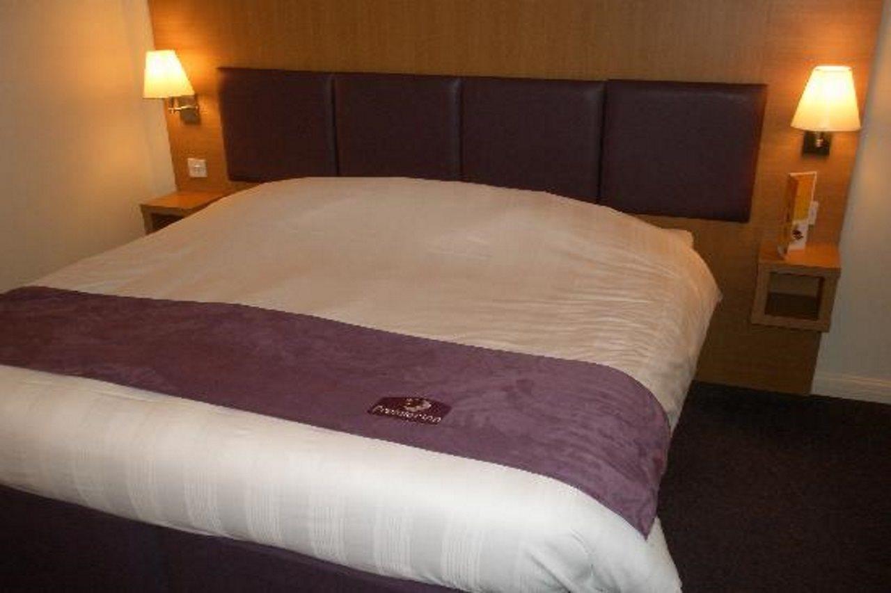 Premier Inn London Gatwick Airport South - London Road Кролі Екстер'єр фото