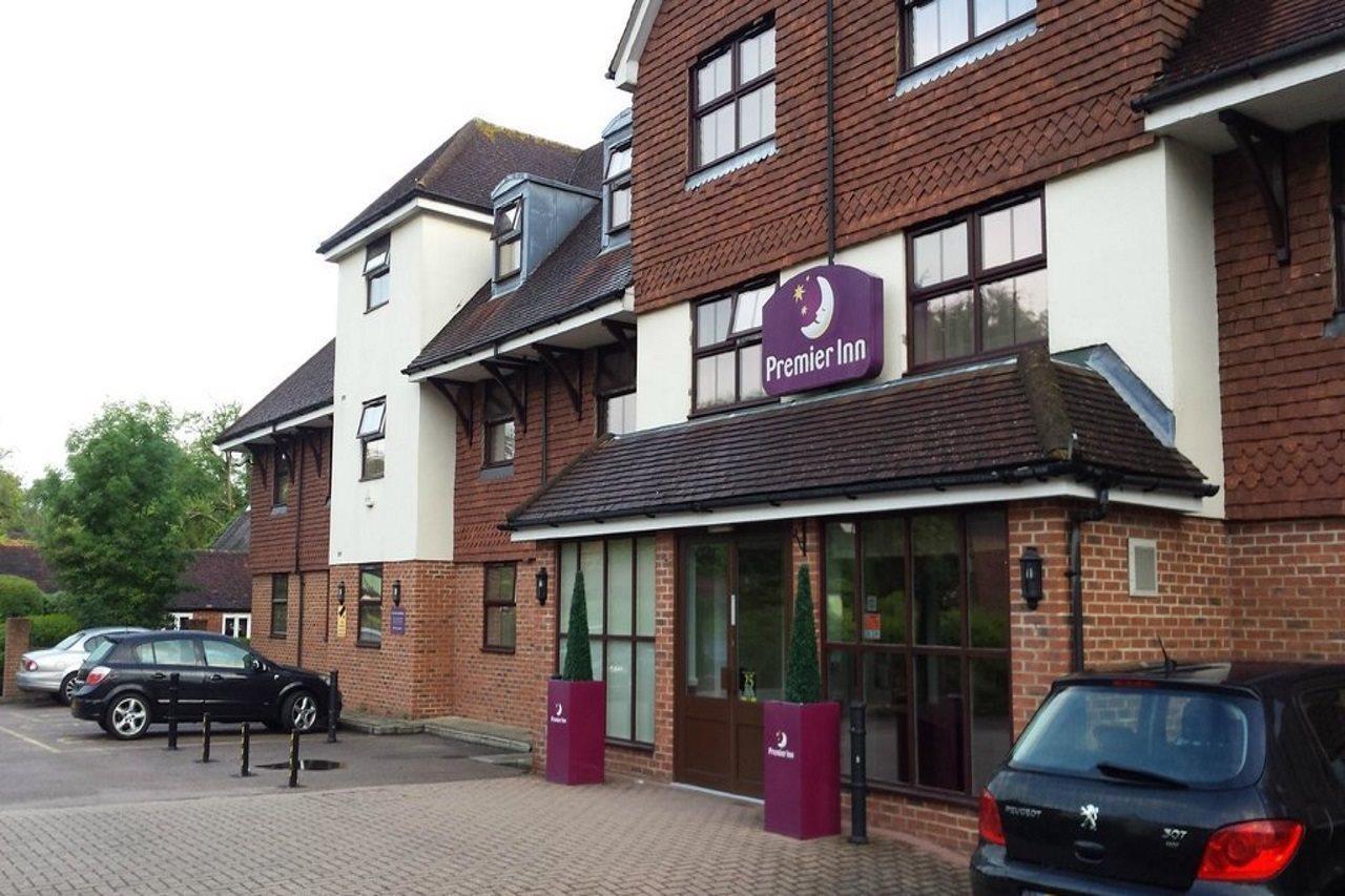 Premier Inn London Gatwick Airport South - London Road Кролі Екстер'єр фото