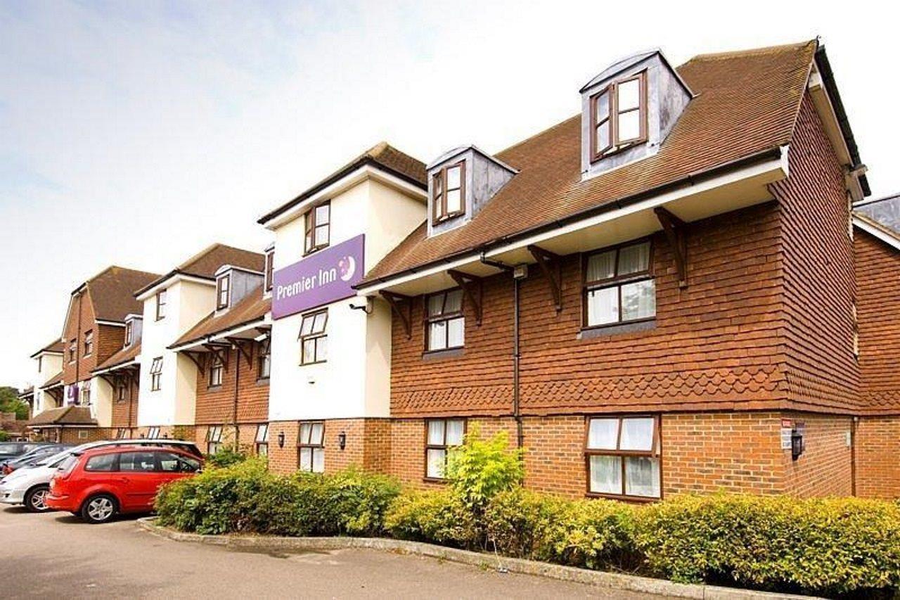 Premier Inn London Gatwick Airport South - London Road Кролі Екстер'єр фото