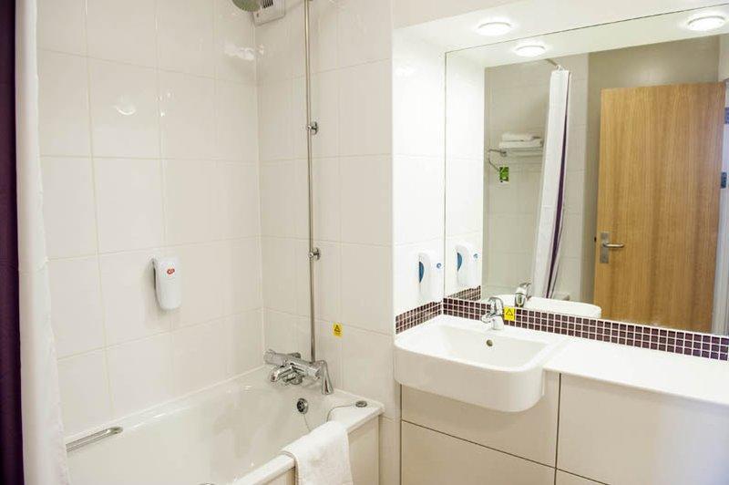 Premier Inn London Gatwick Airport South - London Road Кролі Екстер'єр фото